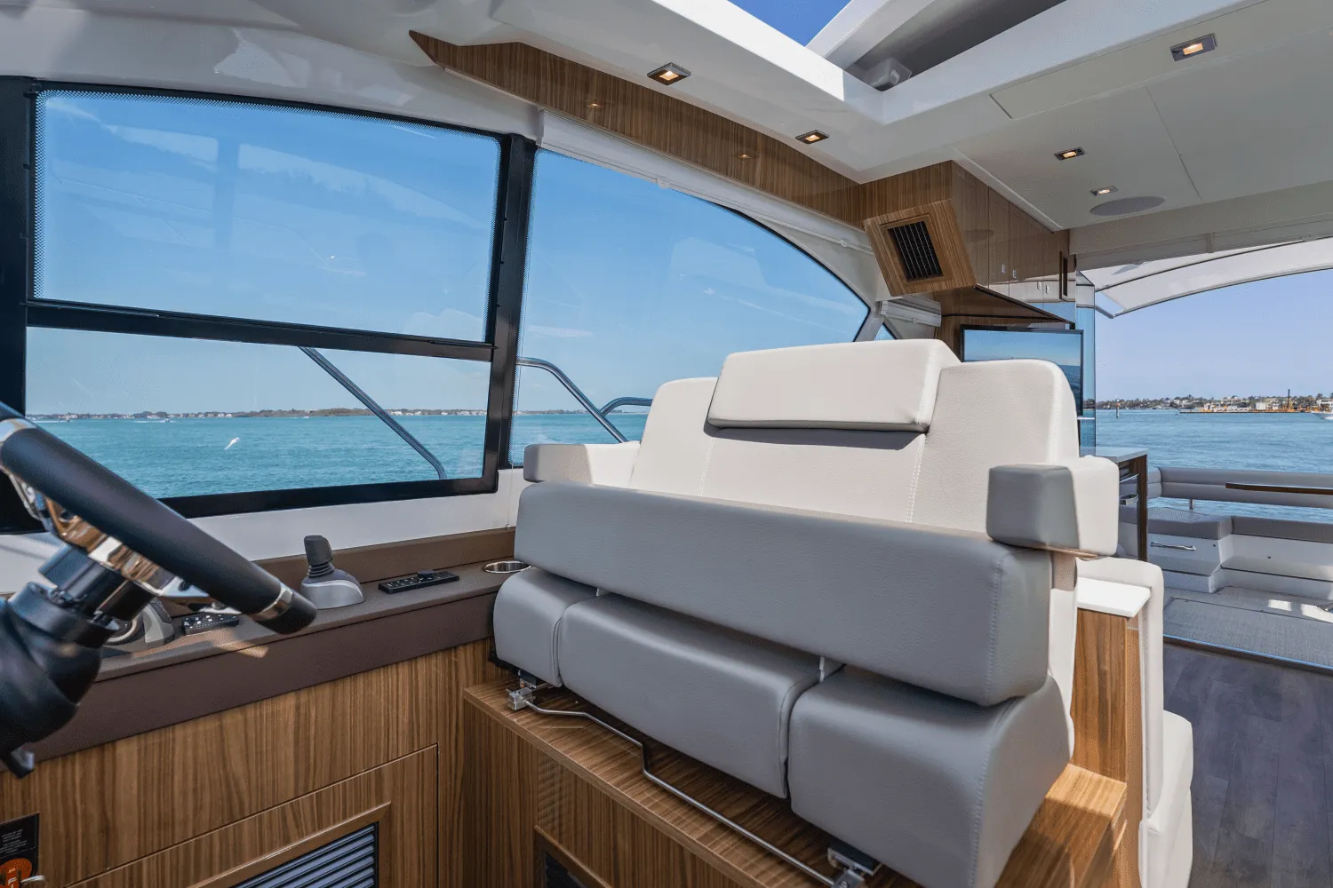 2024 Cruisers Yachts 50 Cantius Image Thumbnail #12