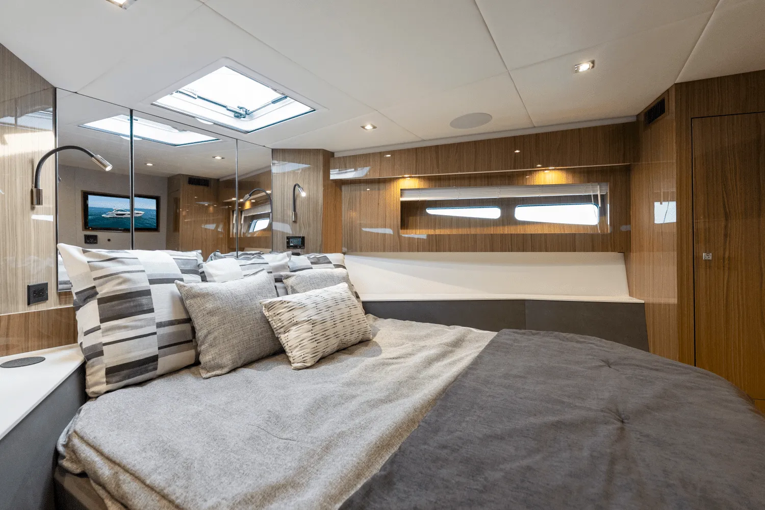 2024 Cruisers Yachts 50 Cantius Image Thumbnail #20