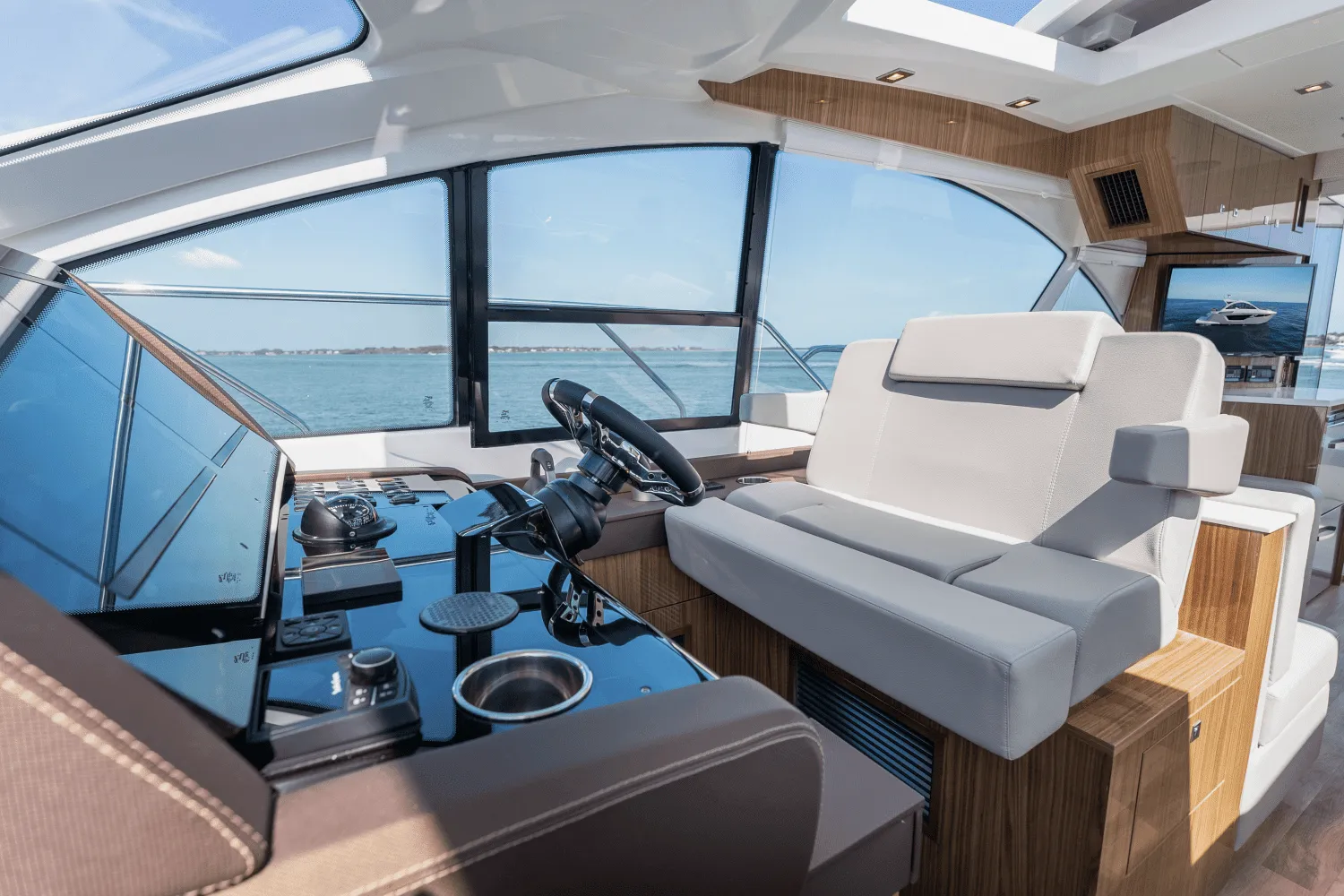 2024 Cruisers Yachts 50 Cantius Image Thumbnail #7