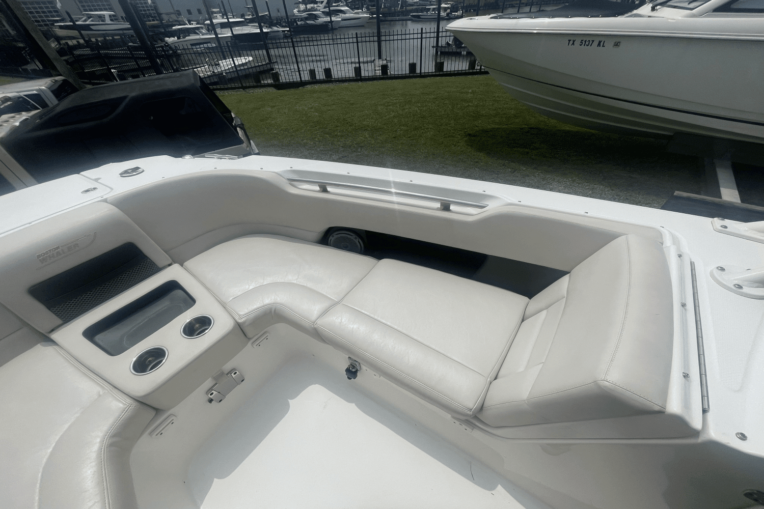 2018 Boston Whaler 270 VANTAGE Image Thumbnail #8