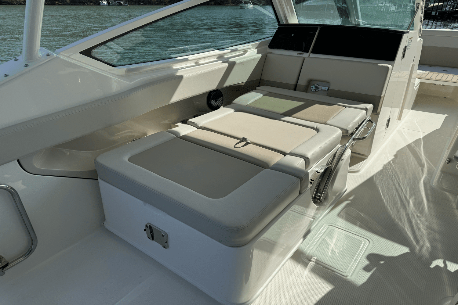 2024 Boston Whaler 280 Vantage Image Thumbnail #35