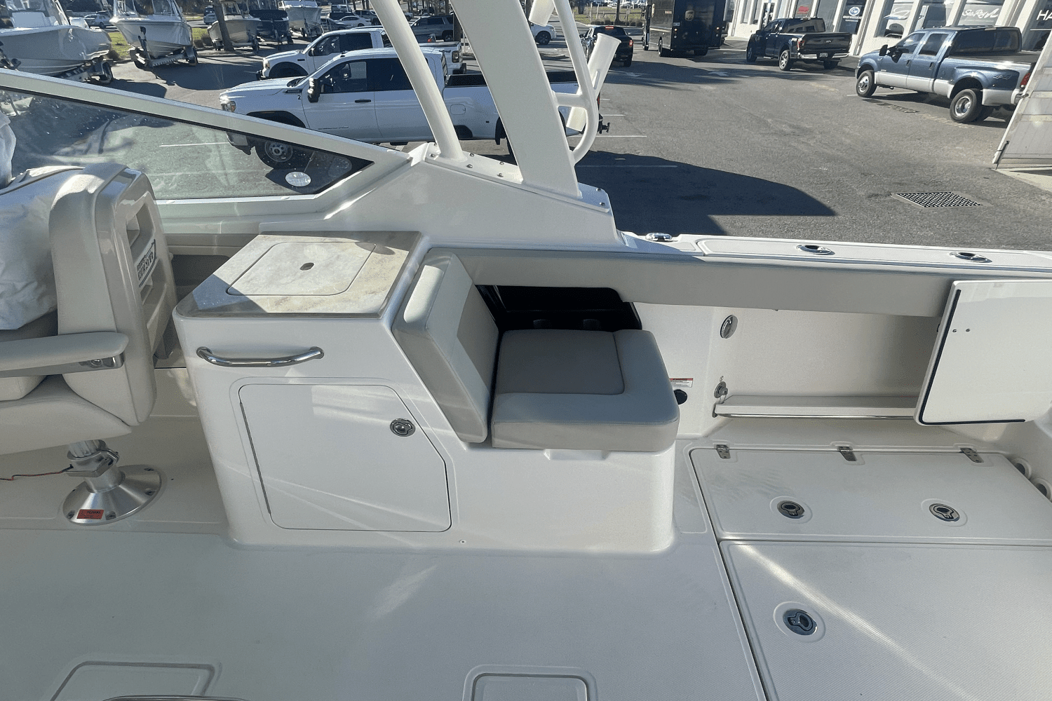 2021 Boston Whaler 28 VANTAGE MarineMax Jacksonville at Beach Marine