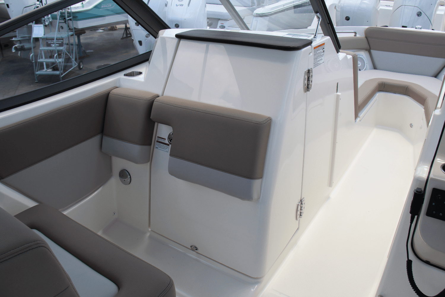 2024 Boston Whaler 210 Vantage Image Thumbnail #11