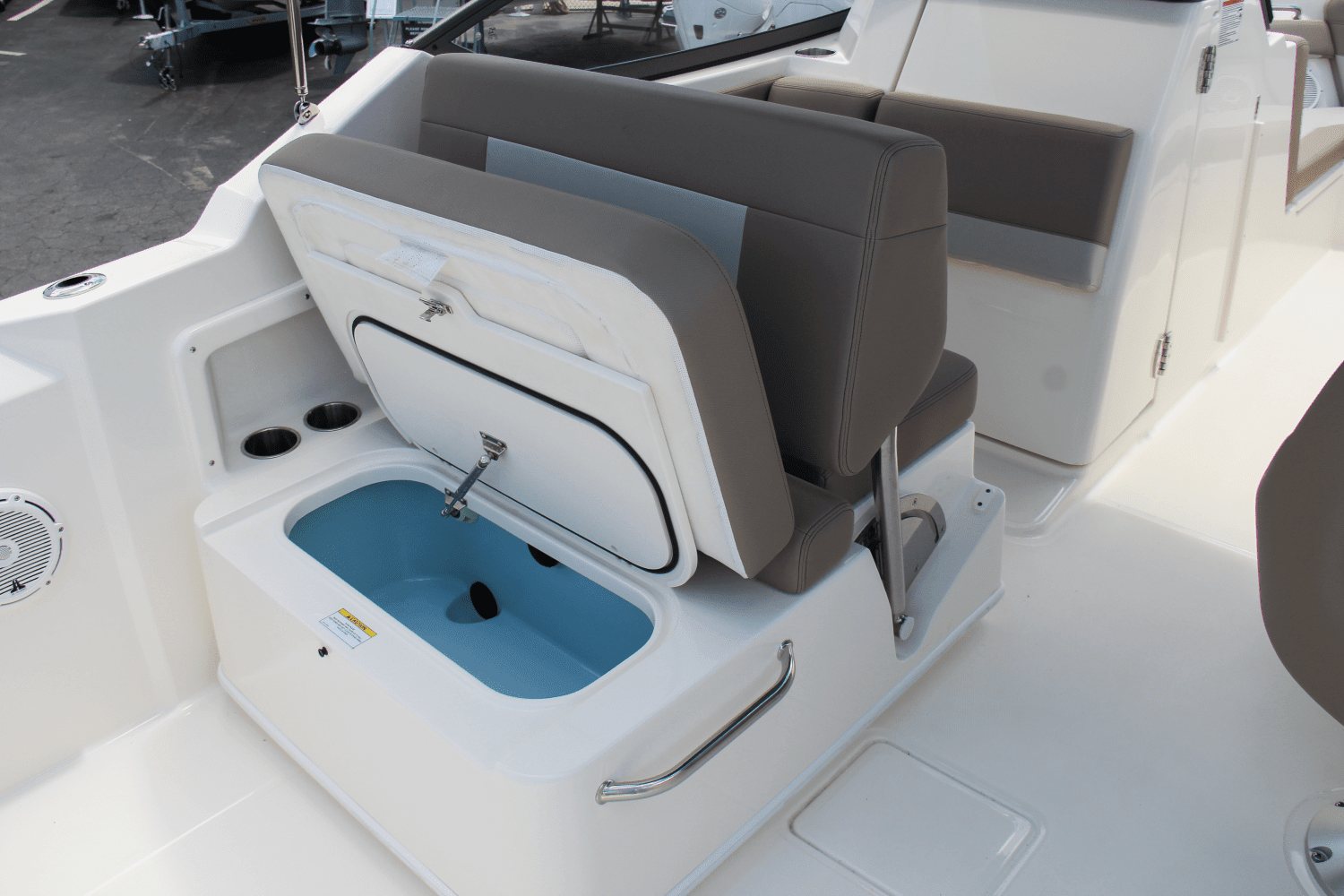 2024 Boston Whaler 210 Vantage Image Thumbnail #10