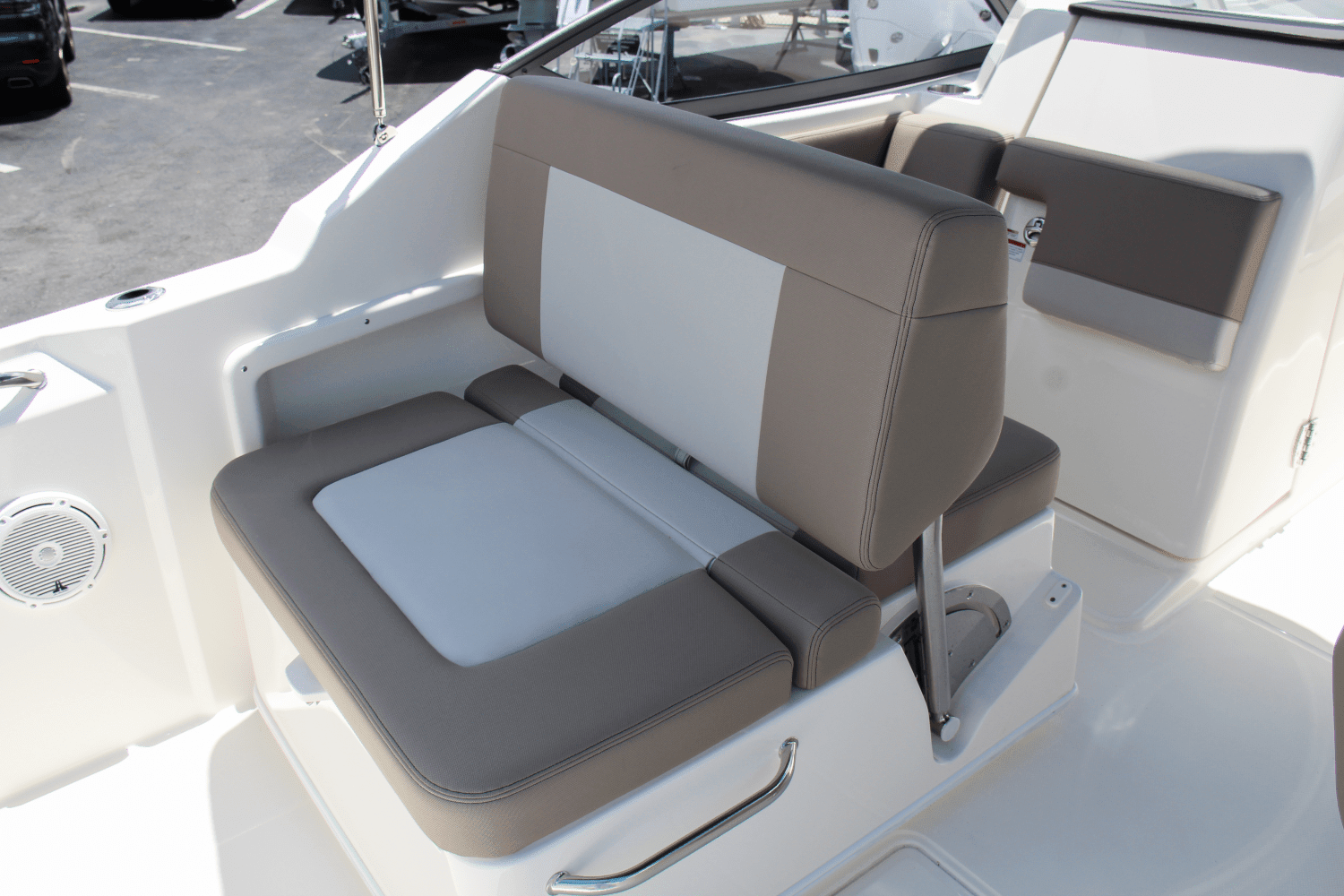 2024 Boston Whaler 210 Vantage Image Thumbnail #8