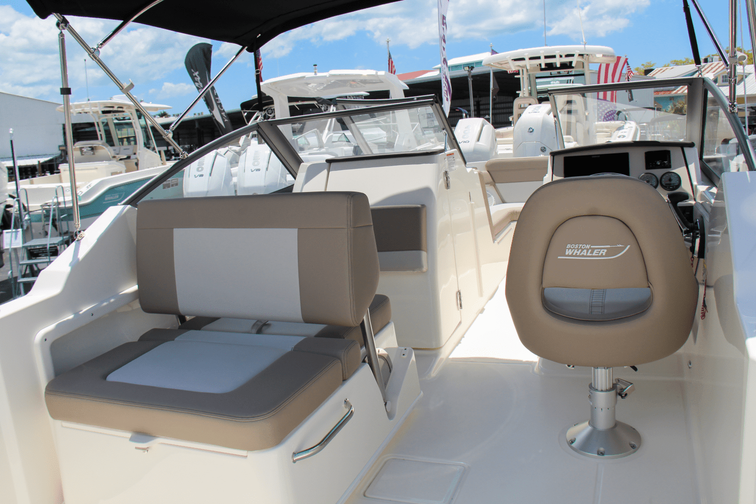 Thumbnail 4 for 2024 Boston Whaler 210 Vantage