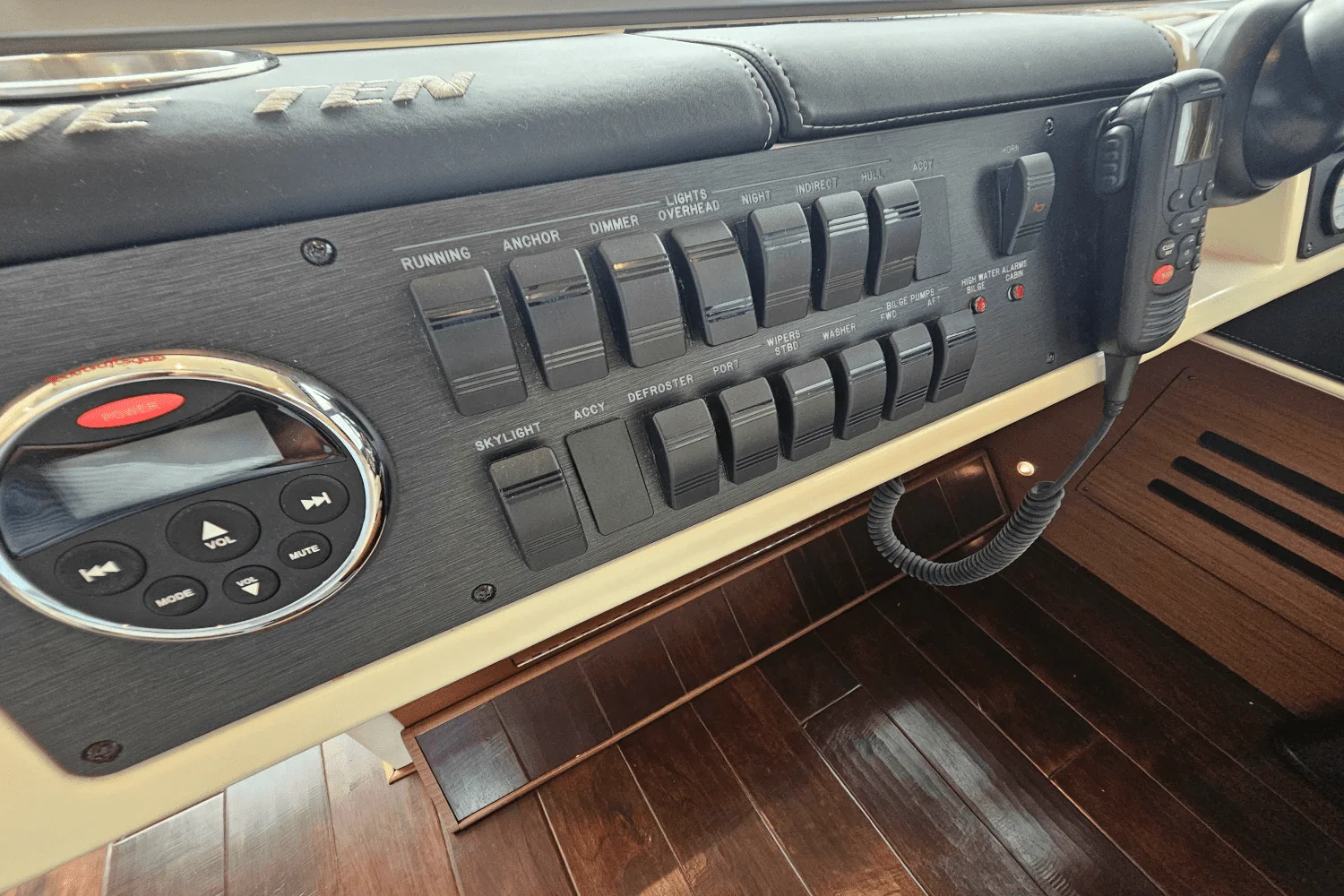 2016 Sea Ray 510 SUNDANCER Image Thumbnail #32