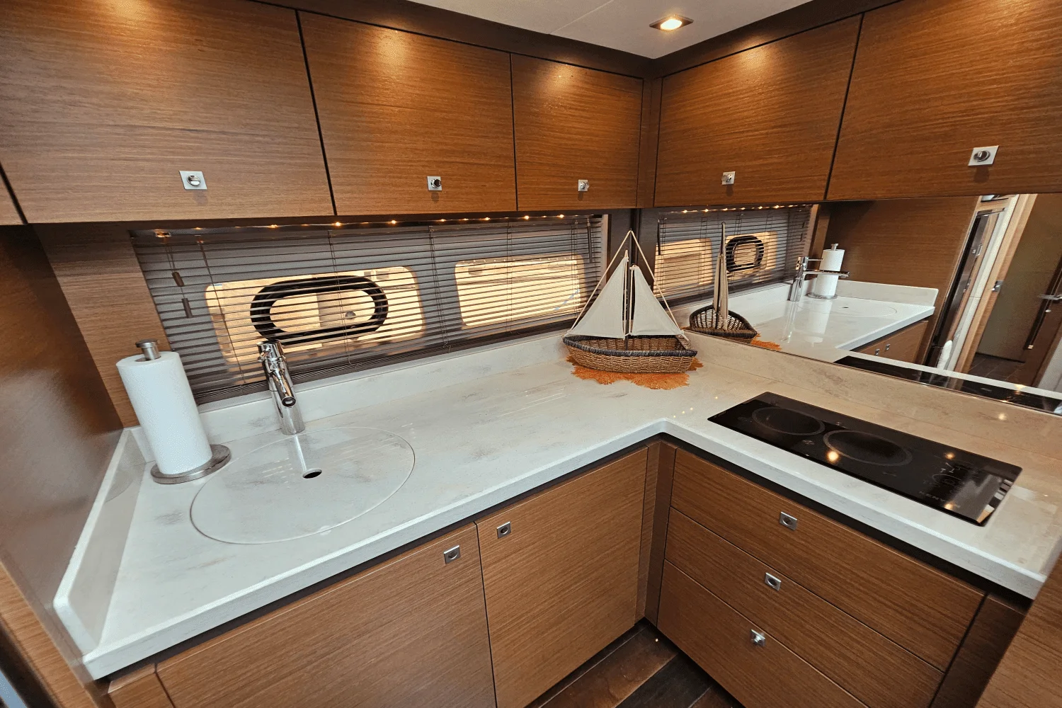 2016 Sea Ray 510 SUNDANCER Image Thumbnail #43