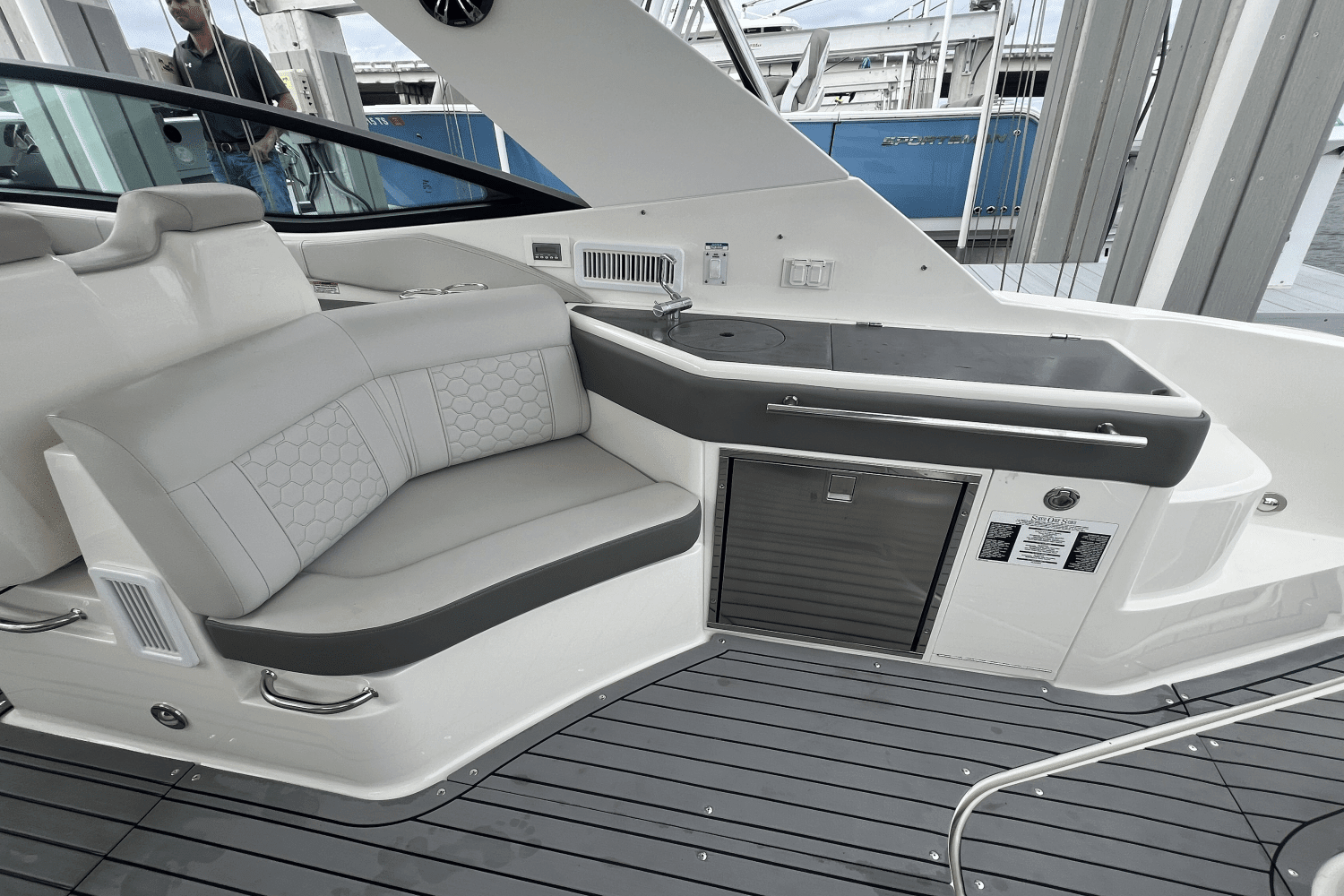 2020 Sea Ray 320 SUNDANCER OB Image Thumbnail #28