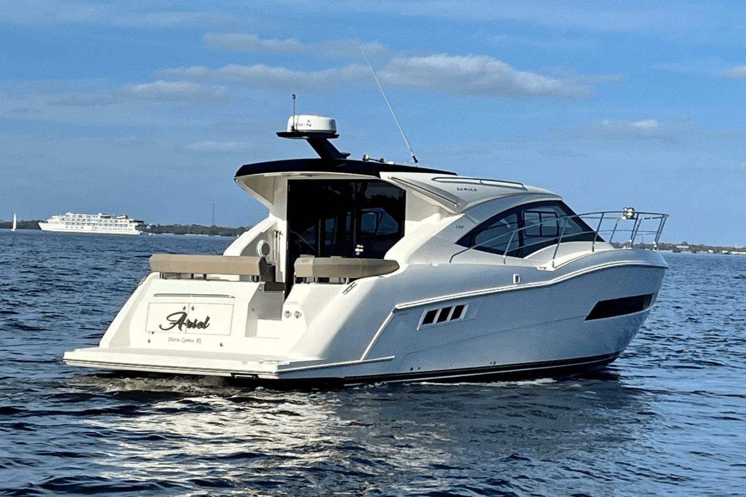 2019 Carver Yachts C37 COUPE Image Thumbnail #4