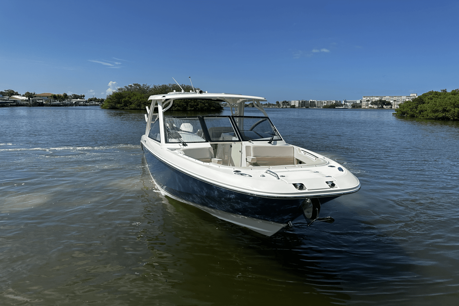 2024 Boston Whaler 320 Vantage Image Thumbnail #12