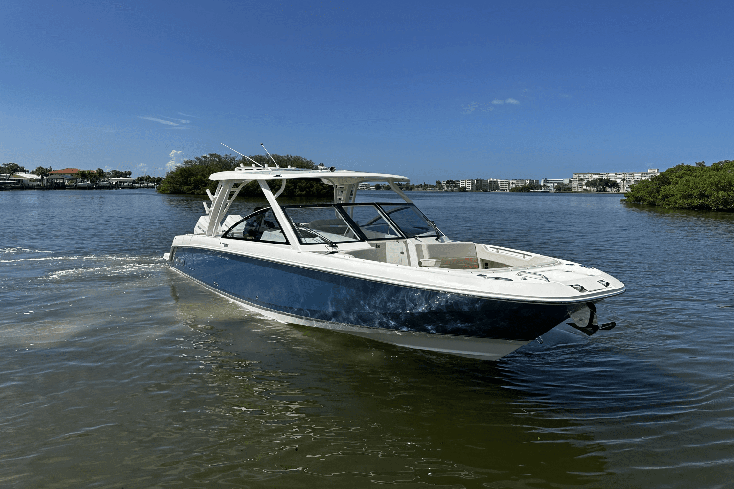 2024 Boston Whaler 320 Vantage Image Thumbnail #11