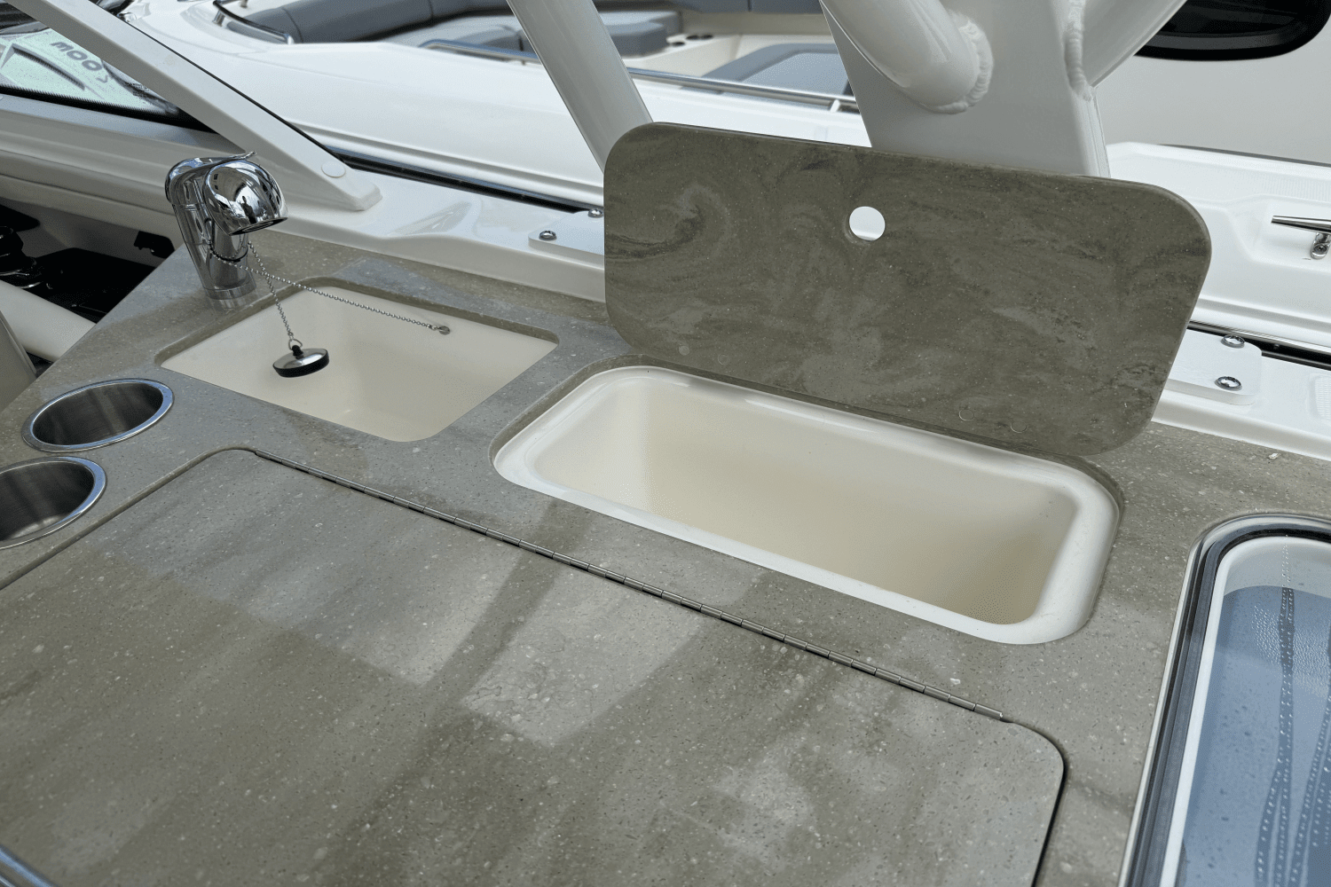 2024 Boston Whaler 320 Vantage Image Thumbnail #23