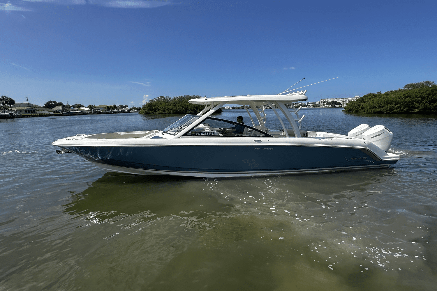 2024 Boston Whaler 320 Vantage Image Thumbnail #3