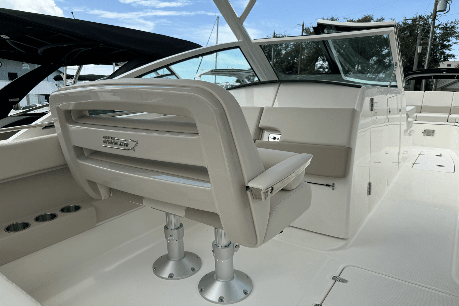 2024 Boston Whaler 320 Vantage Image Thumbnail #27