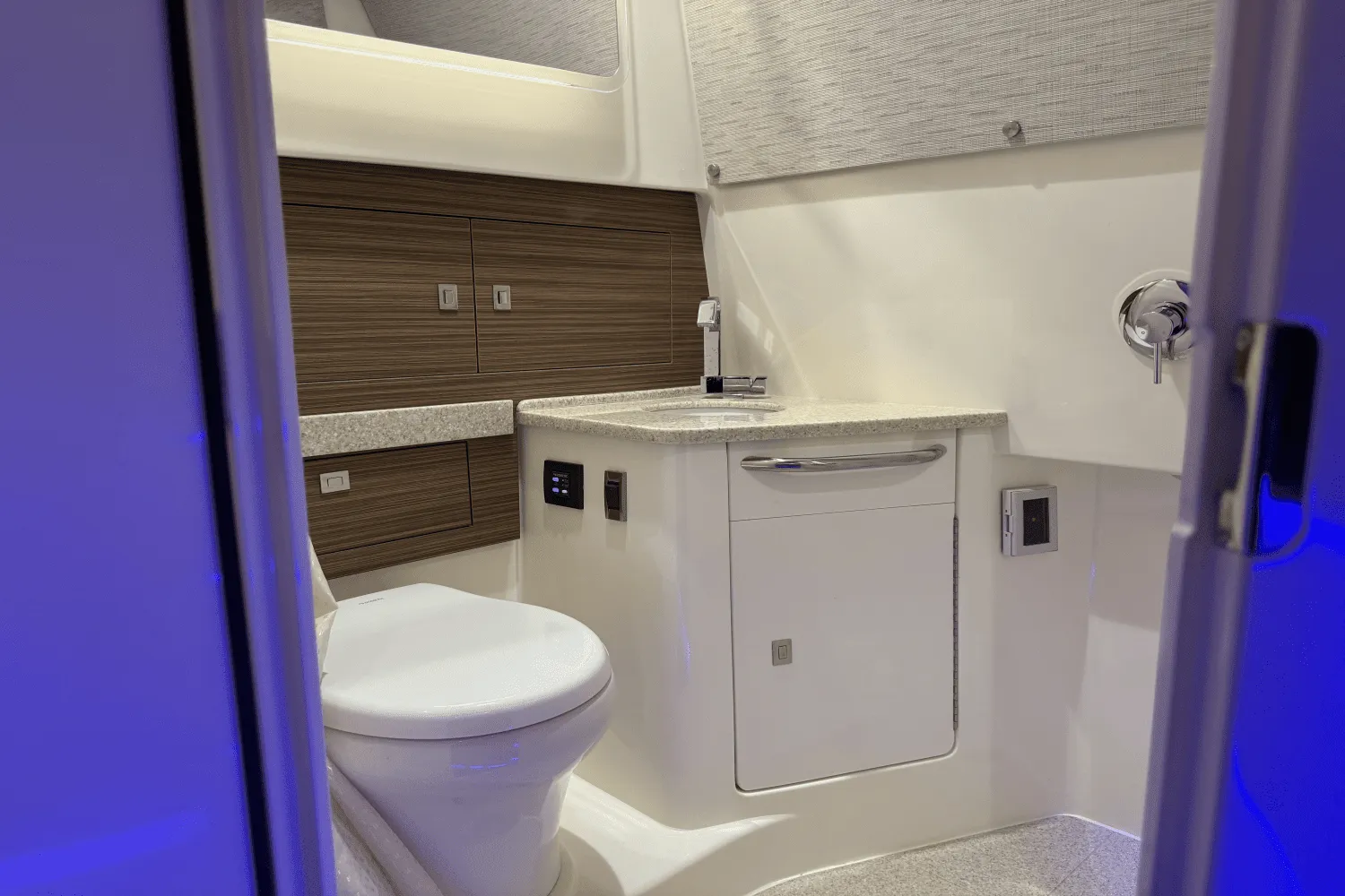 2025 Boston Whaler 420 Outrage Image Thumbnail #32
