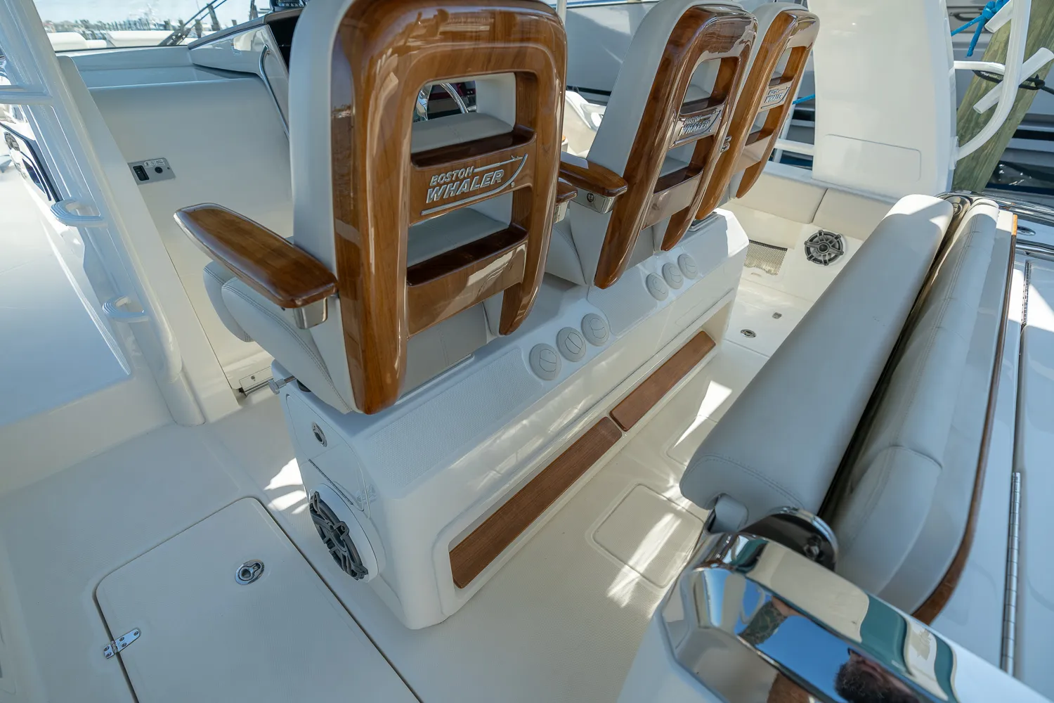 2025 Boston Whaler 420 Outrage Image Thumbnail #37