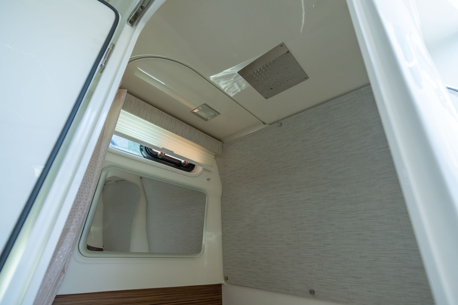 2025 Boston Whaler 420 Outrage Image Thumbnail #44