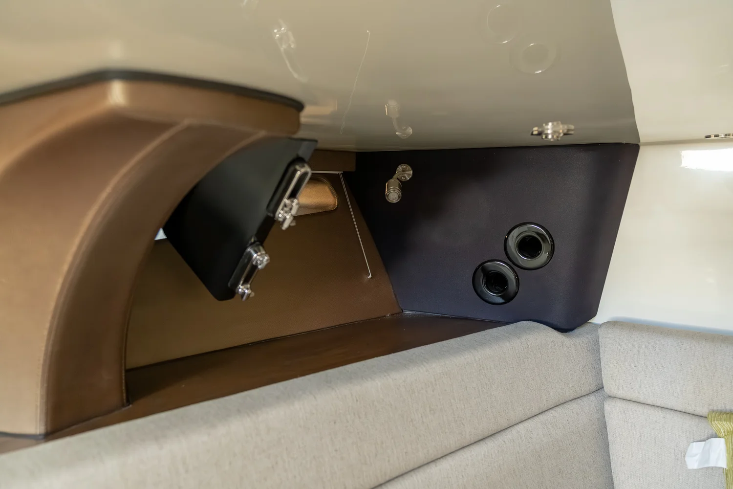 2025 Boston Whaler 420 Outrage Image Thumbnail #45