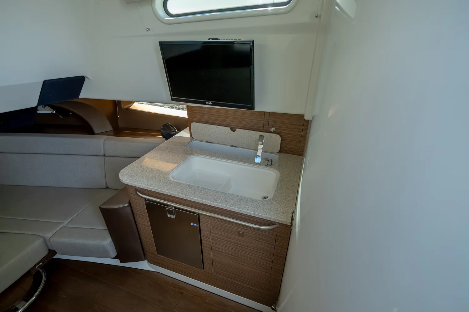 2025 Boston Whaler 420 Outrage Image Thumbnail #42