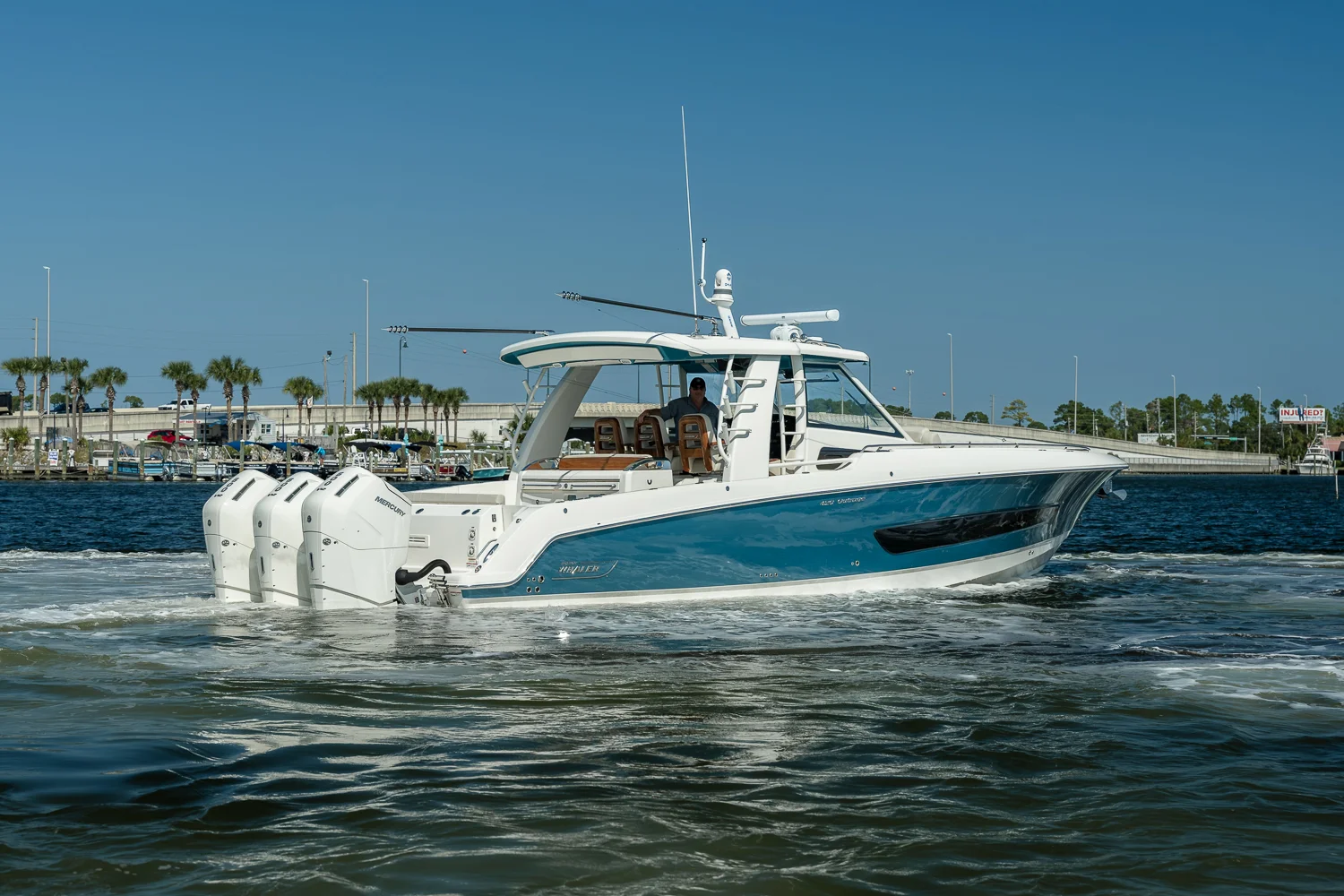 2025 Boston Whaler 420 Outrage Image Thumbnail #7