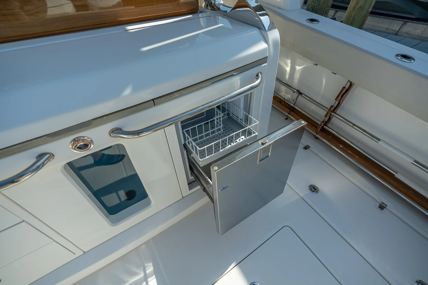 2025 Boston Whaler 420 Outrage Image Thumbnail #50