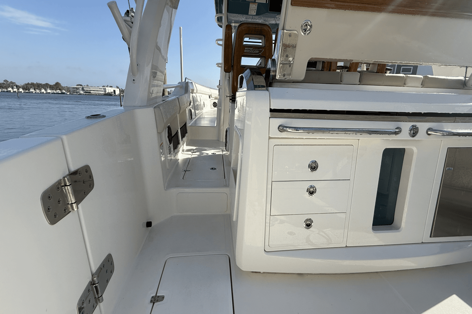 2025 Boston Whaler 420 Outrage Image Thumbnail #24