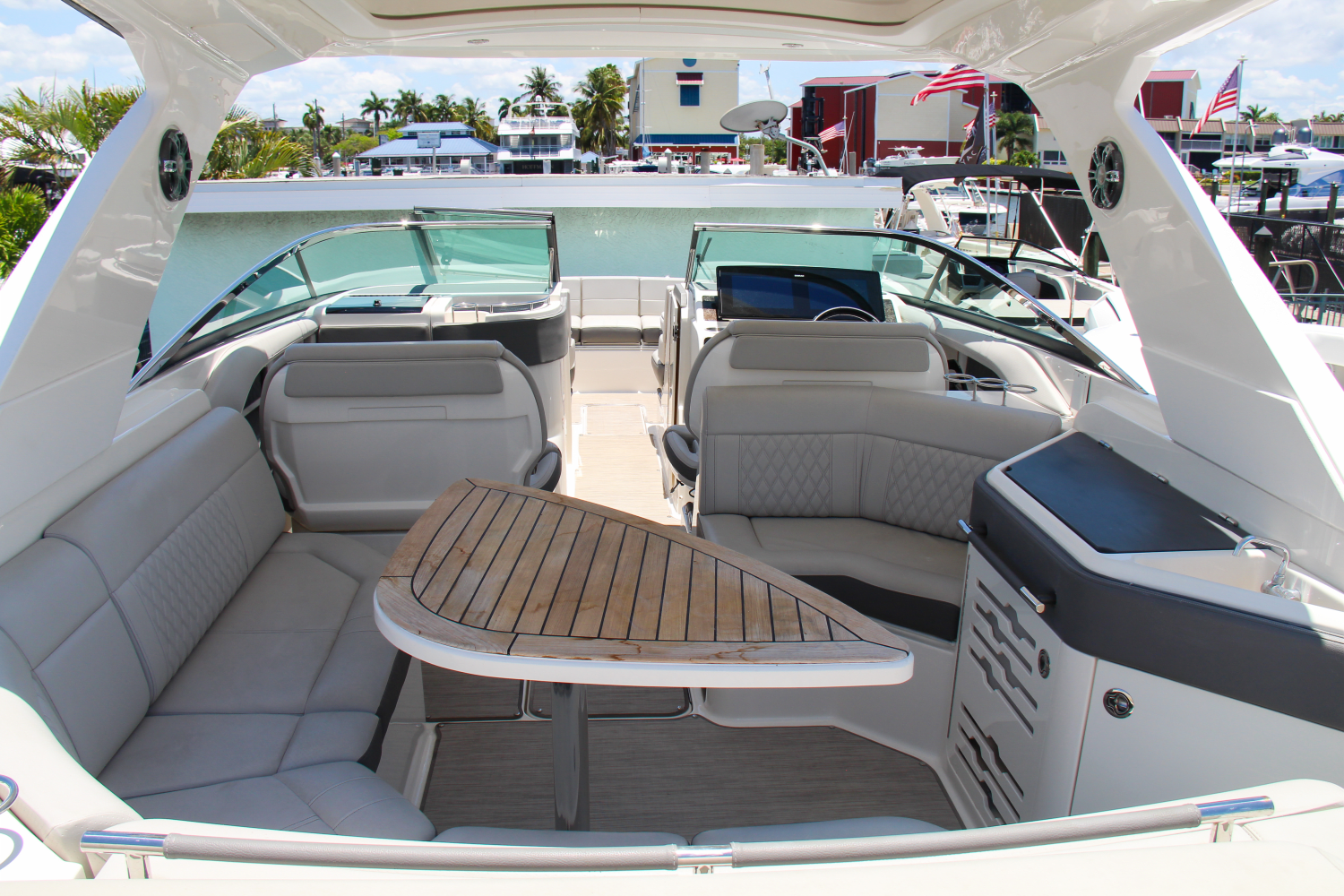 2021 Sea Ray 310 SLX OB Image Thumbnail #25