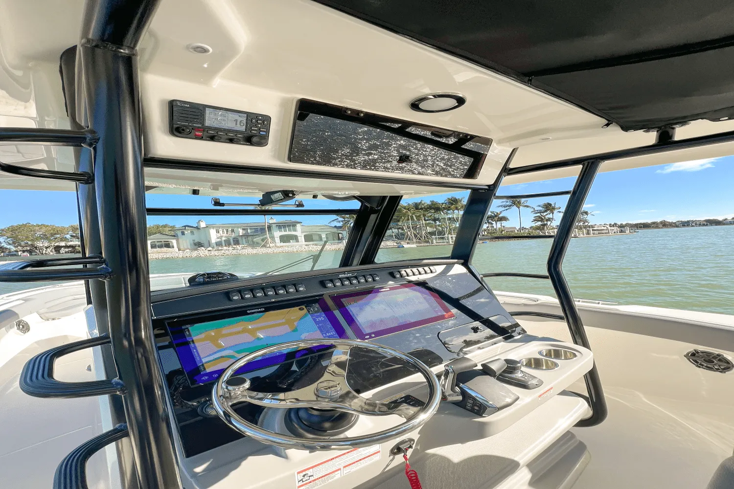 2023 Boston Whaler 330 OUTRAGE Image Thumbnail #6