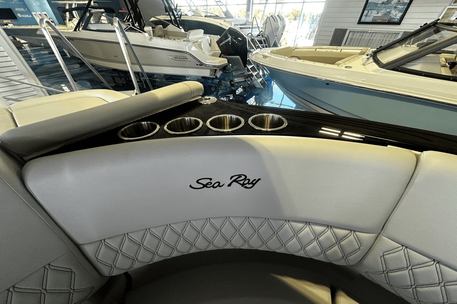 2025 Sea Ray SLX 280 Image Thumbnail #11