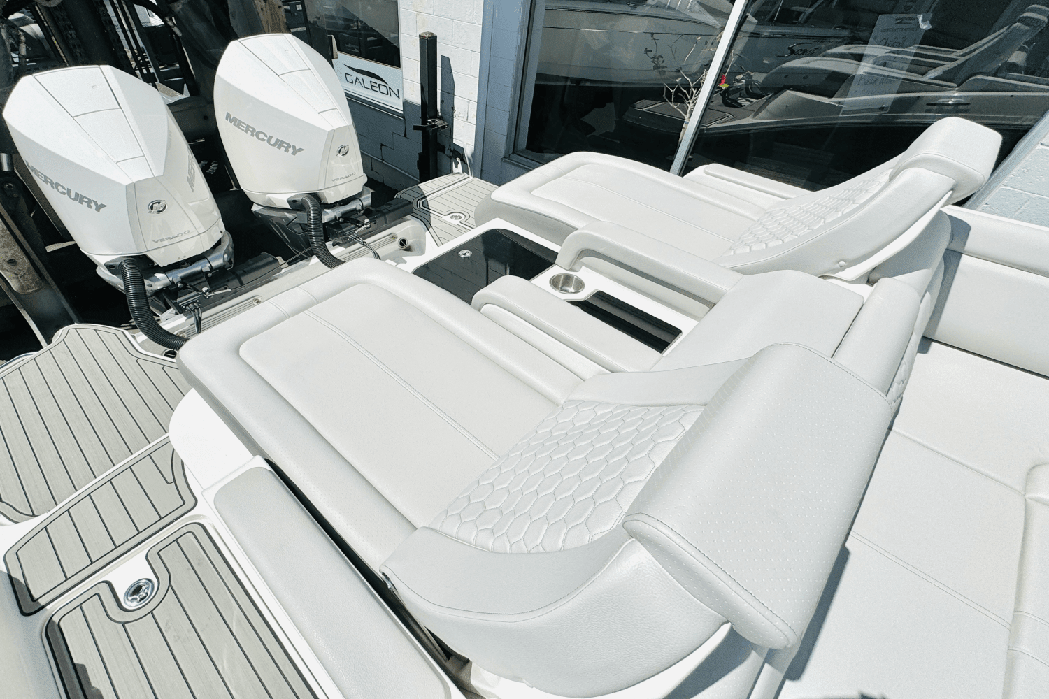 2024 Sea Ray SDX 290 Outboard Image Thumbnail #12
