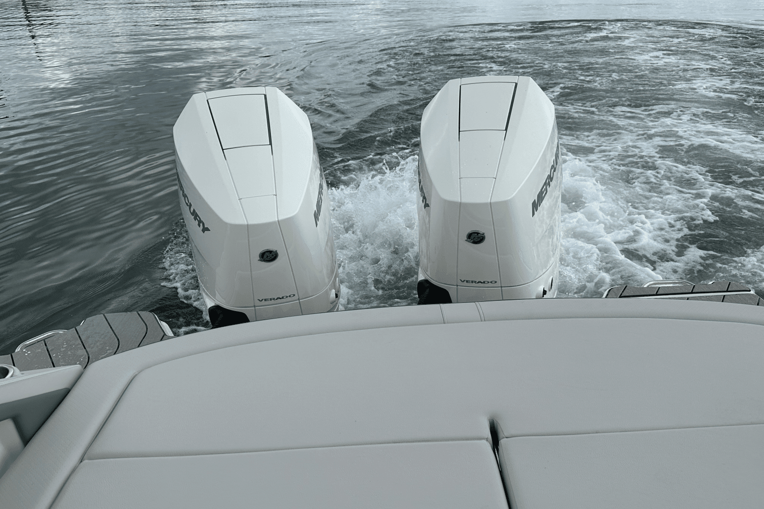 2024 Sea Ray 310 SLX Outboard Image Thumbnail #9