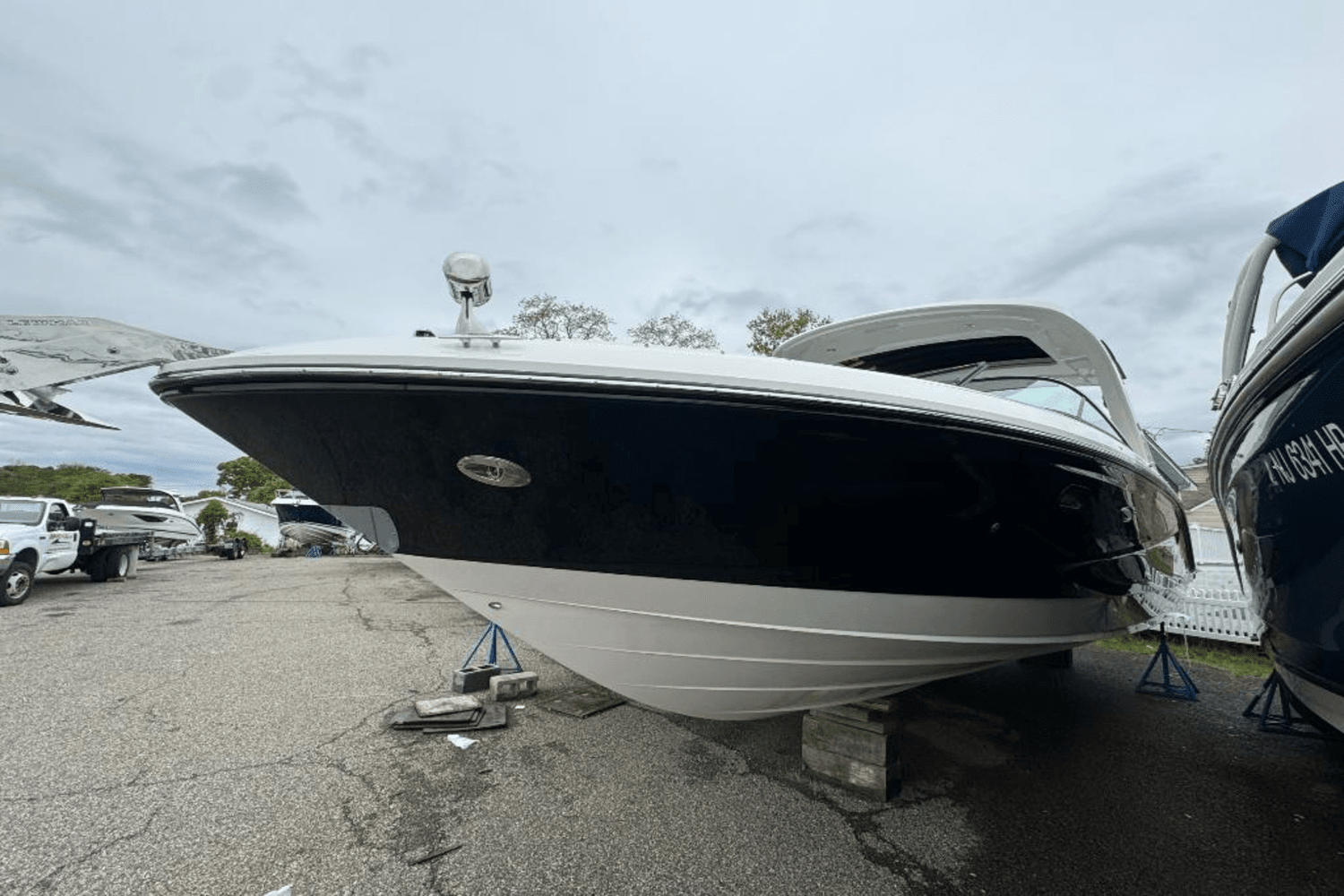 Thumbnail 2 for 2024 Sea Ray 310 SLX Outboard