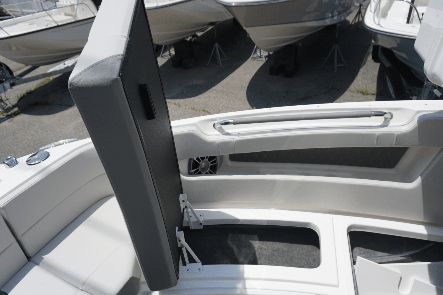 2024 Sea Ray 310 SLX Outboard Image Thumbnail #10