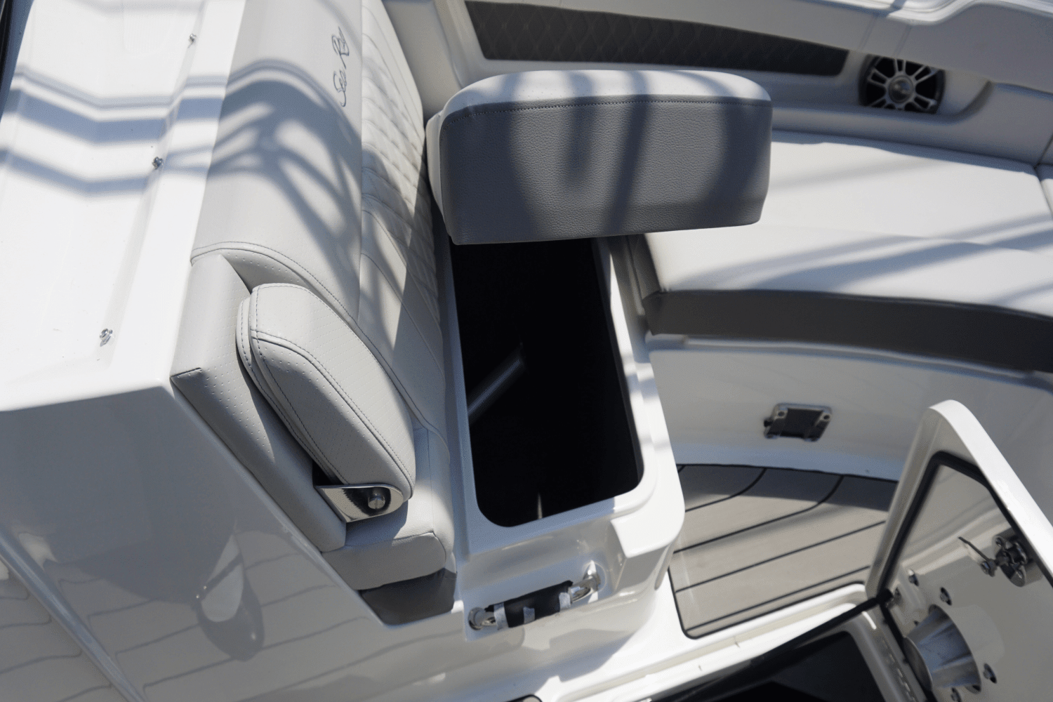 2024 Sea Ray 310 SLX Outboard Image Thumbnail #9