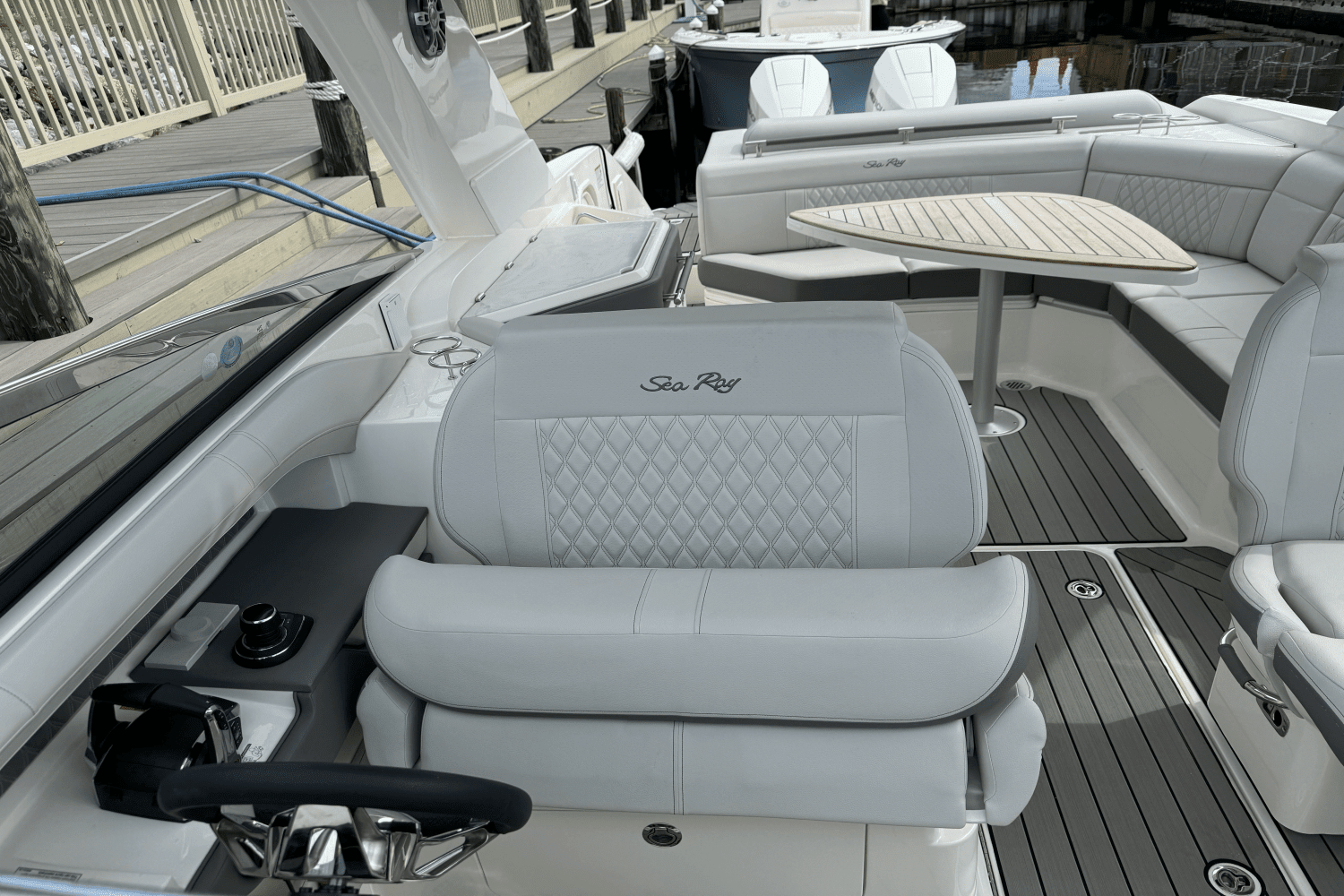 2024 Sea Ray 310 SLX Outboard Image Thumbnail #10