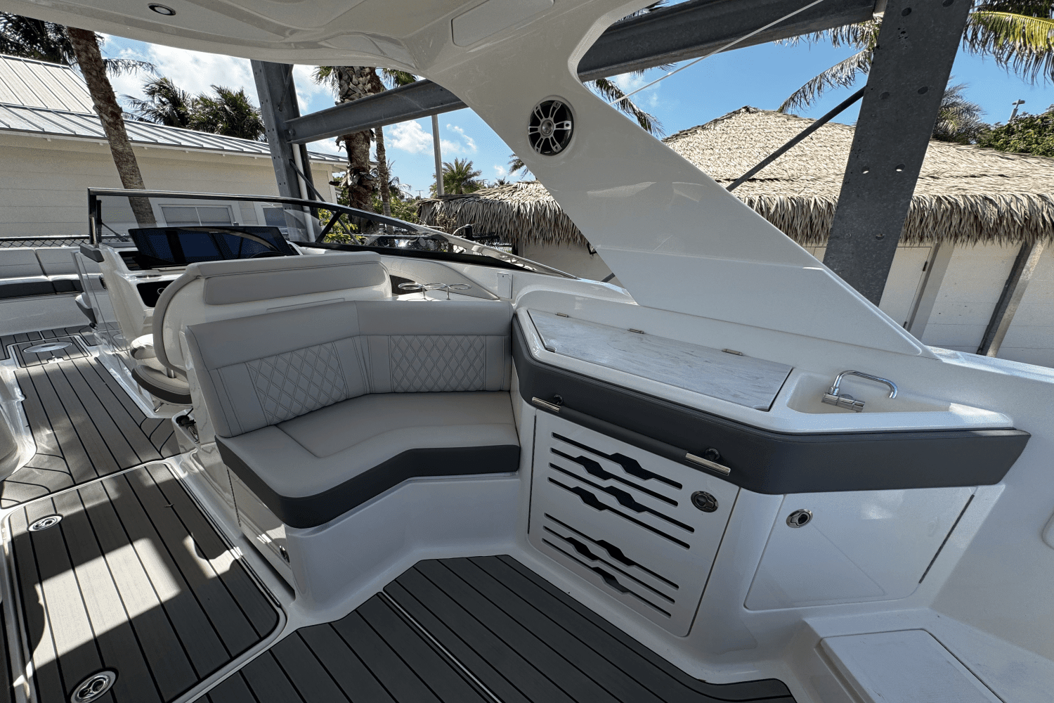 2024 Sea Ray 310 SLX Outboard Image Thumbnail #10