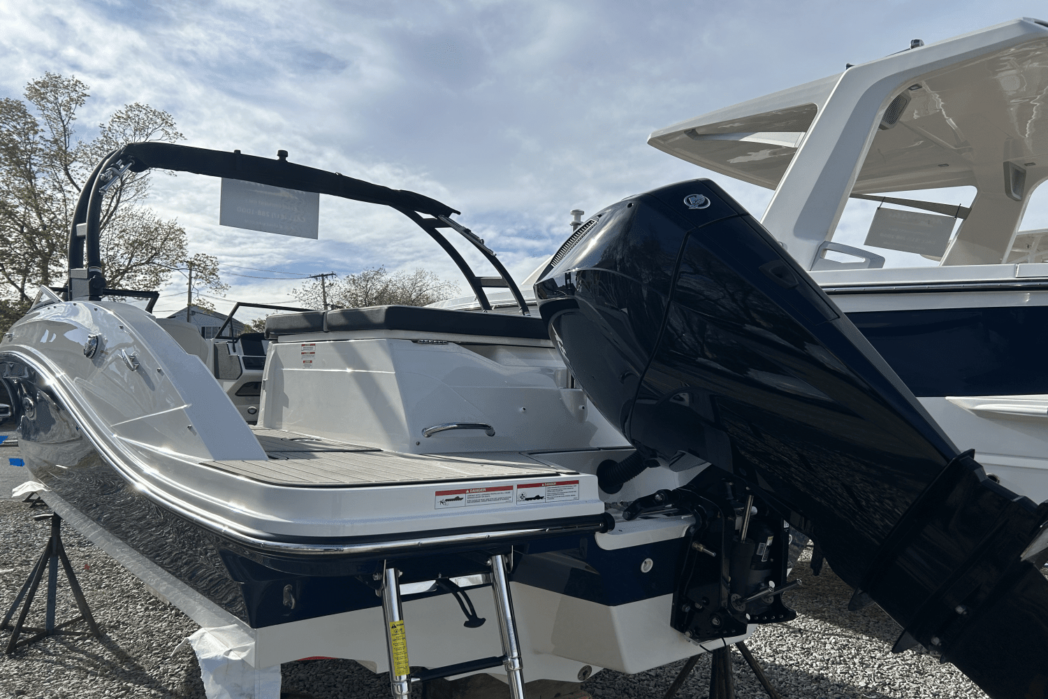 2024 Sea Ray SPX 230 Outboard Image Thumbnail #2