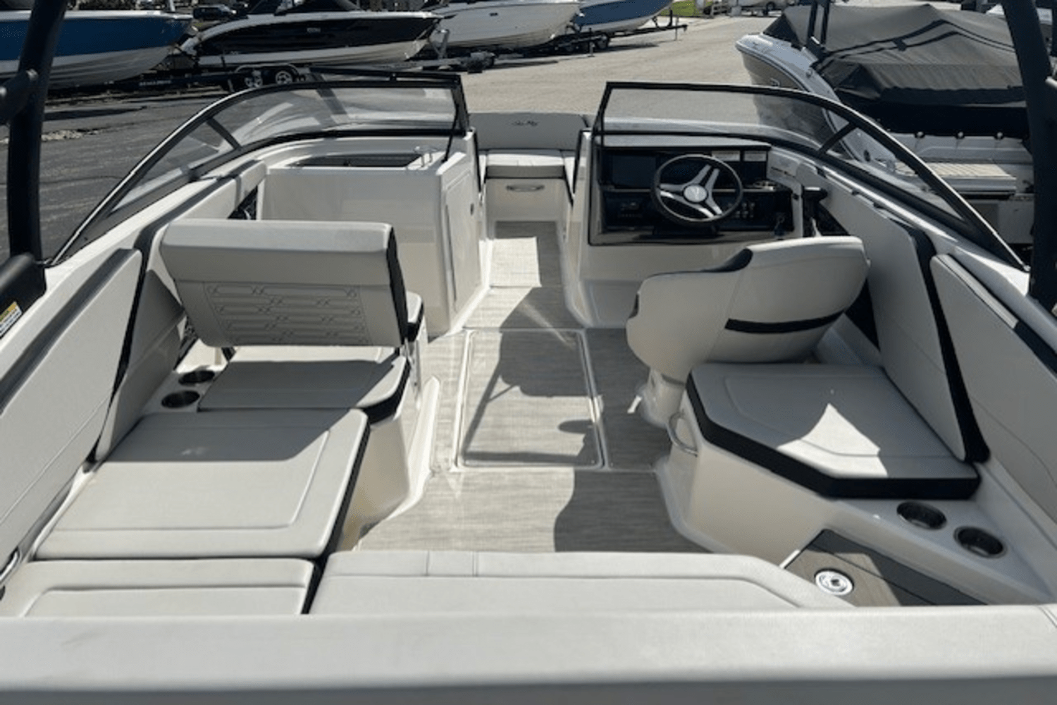 2024 Sea Ray SPX 210 Image Thumbnail #3