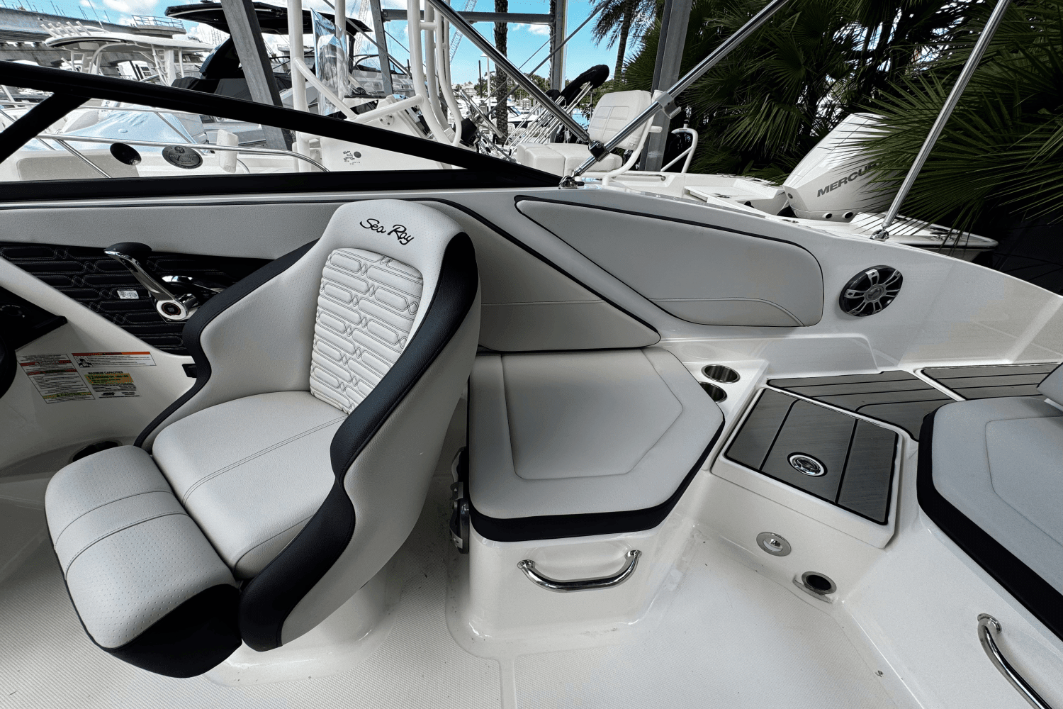 2024 Sea Ray SPX 210 Outboard Image Thumbnail #12