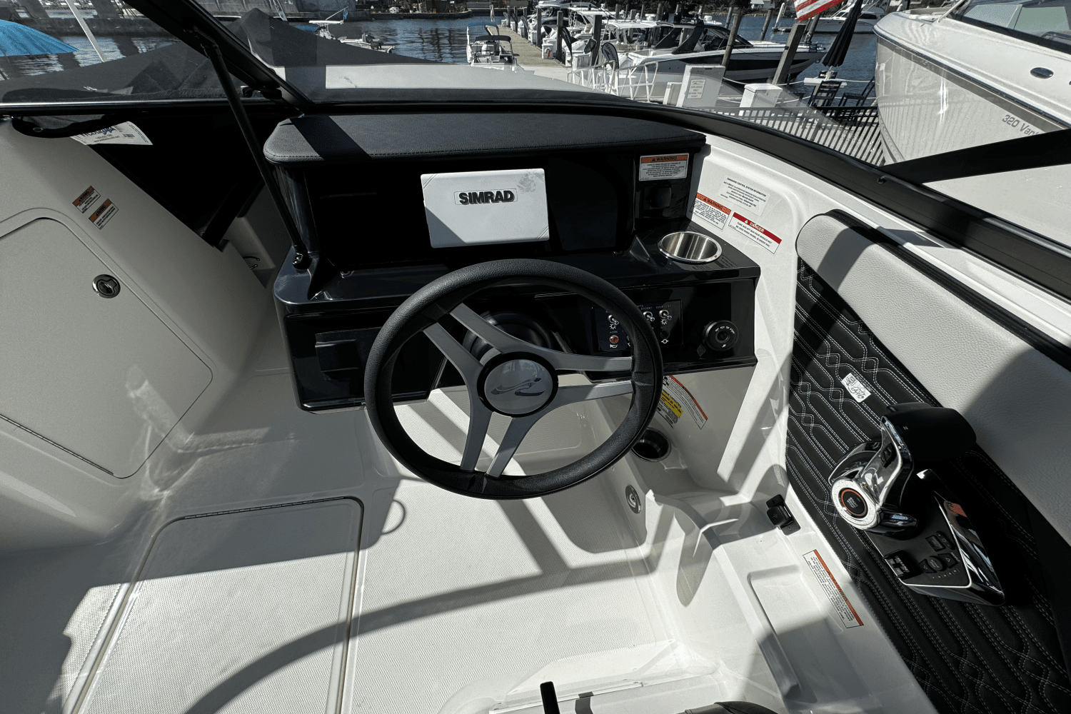 2024 Sea Ray SPX 210 Outboard Image Thumbnail #11