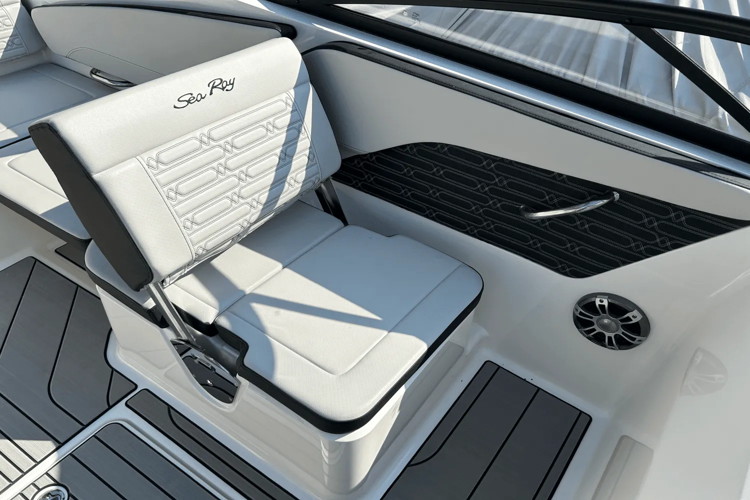 2025 Sea Ray SPX 210 Outboard Image Thumbnail #17