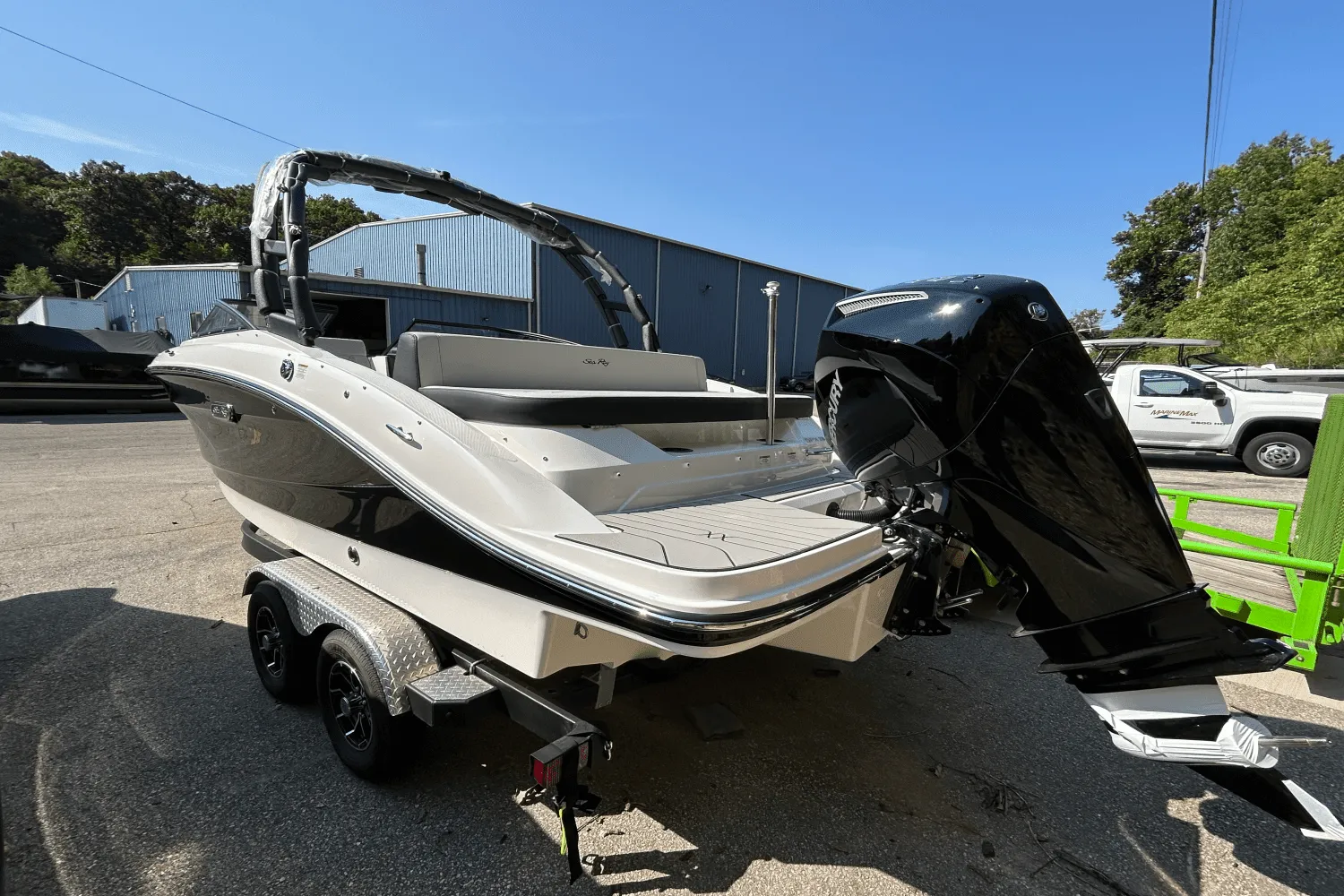 2025 Sea Ray SPX 210 Outboard Image Thumbnail #5
