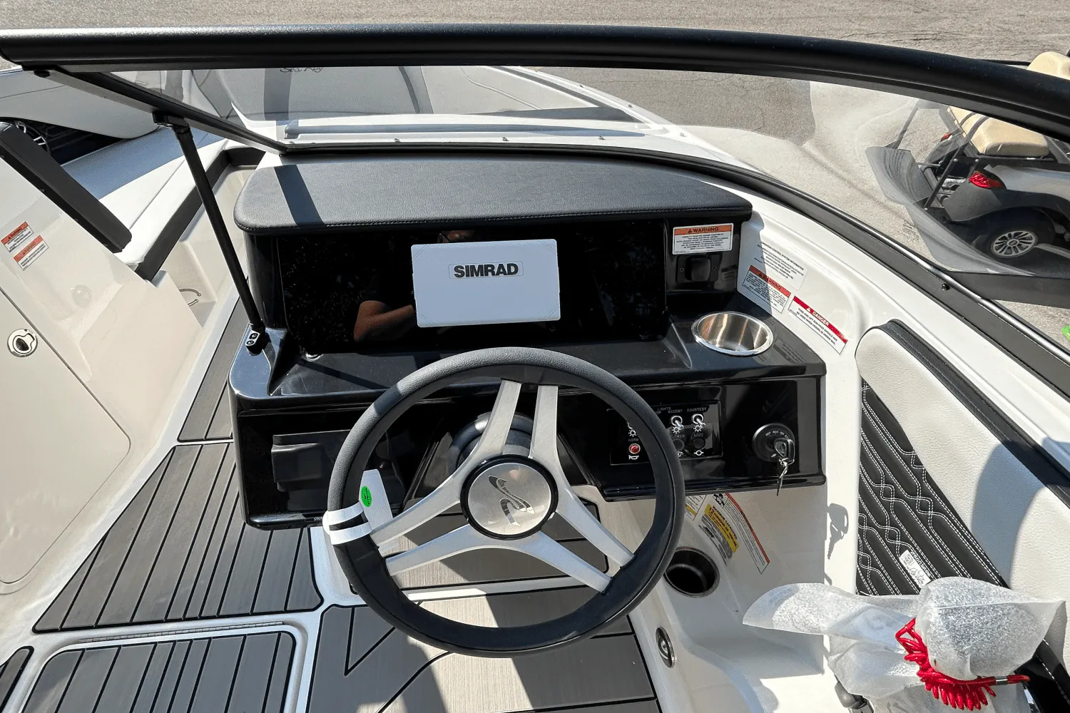 2025 Sea Ray SPX 210 Outboard Image Thumbnail #9