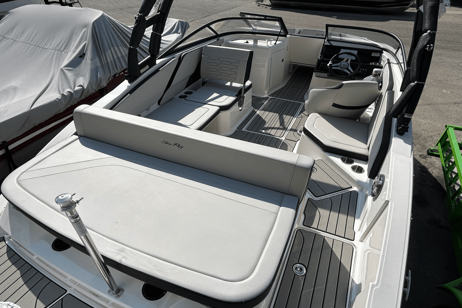 2025 Sea Ray SPX 210 Outboard Image Thumbnail #13