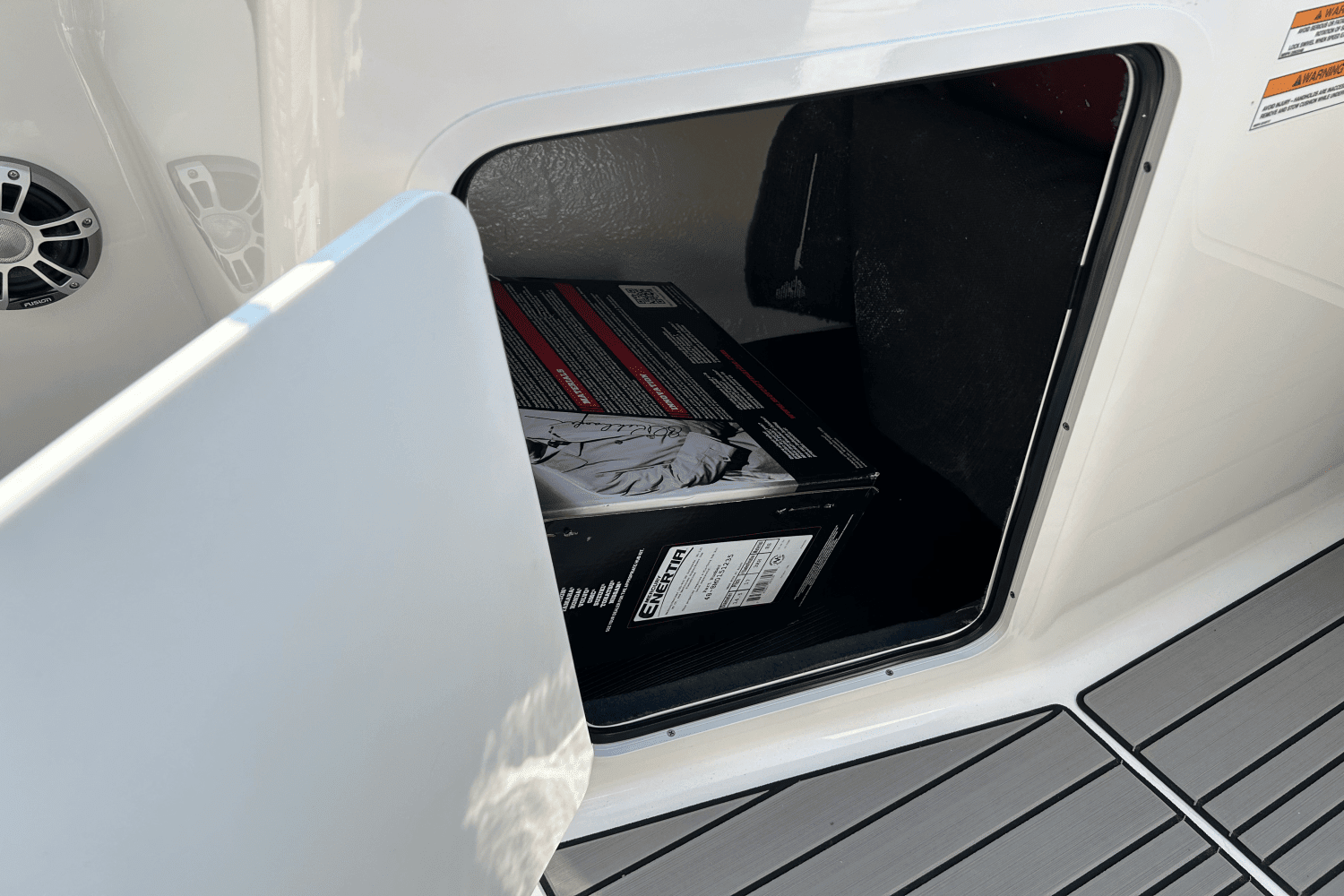 2025 Sea Ray SPX 210 Outboard Image Thumbnail #19