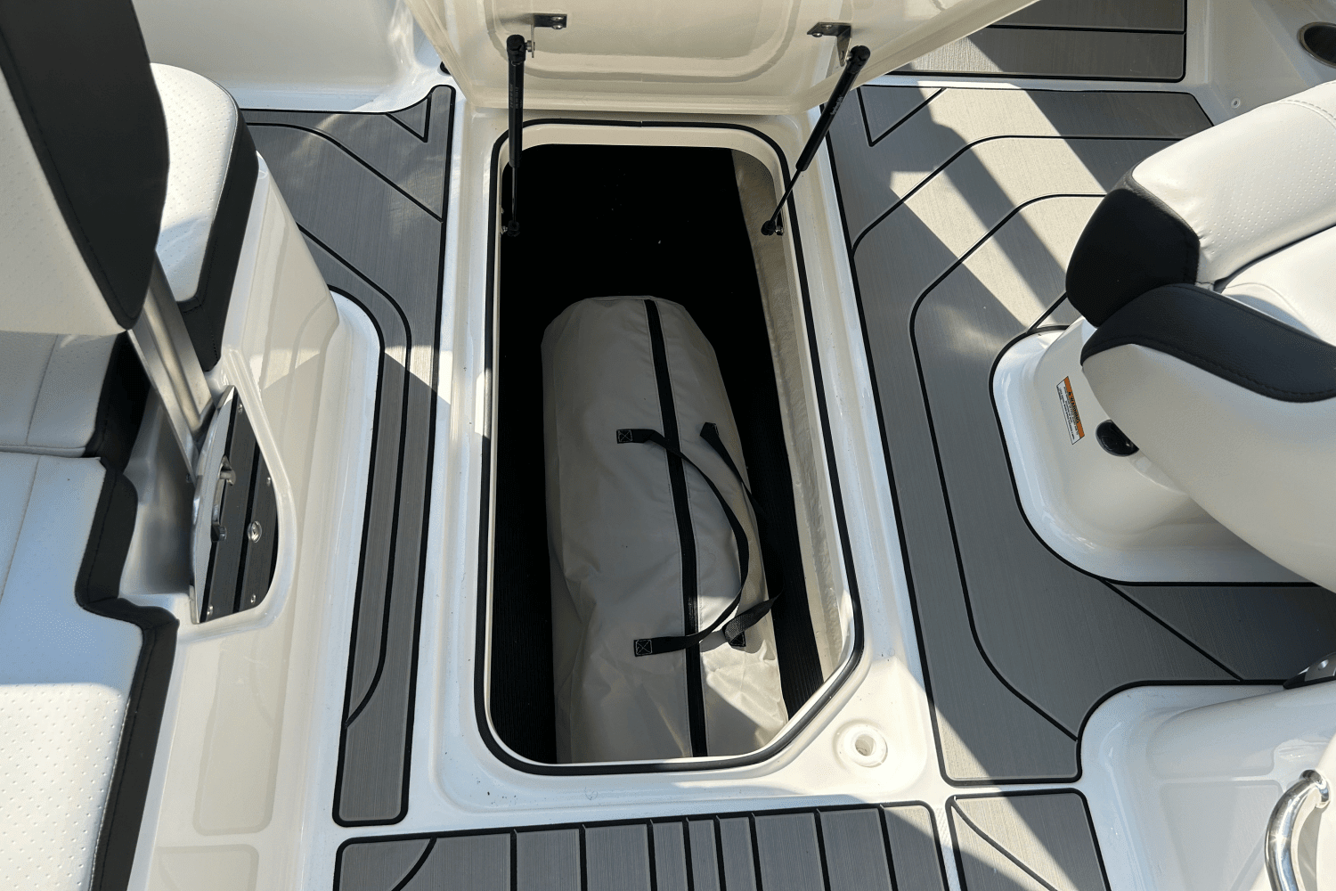 2025 Sea Ray SPX 210 Outboard Image Thumbnail #20