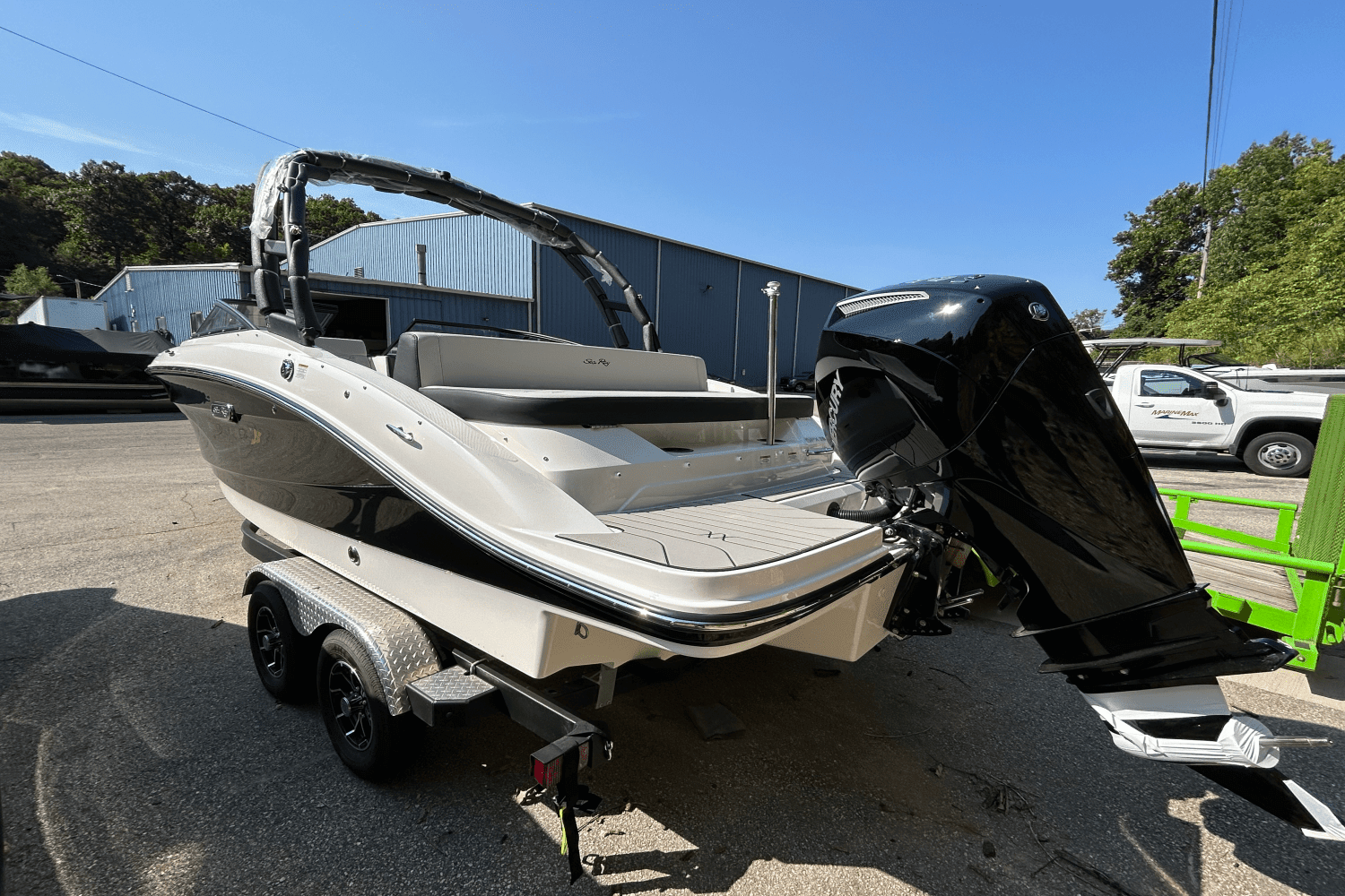 2025 Sea Ray SPX 210 Outboard Image Thumbnail #5