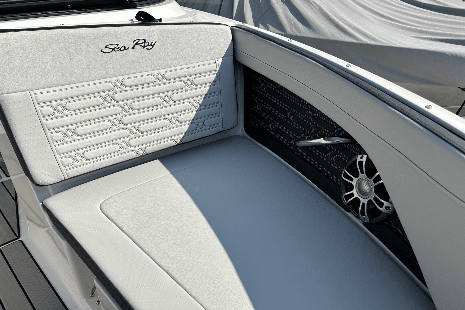 2025 Sea Ray SPX 210 Outboard Image Thumbnail #16