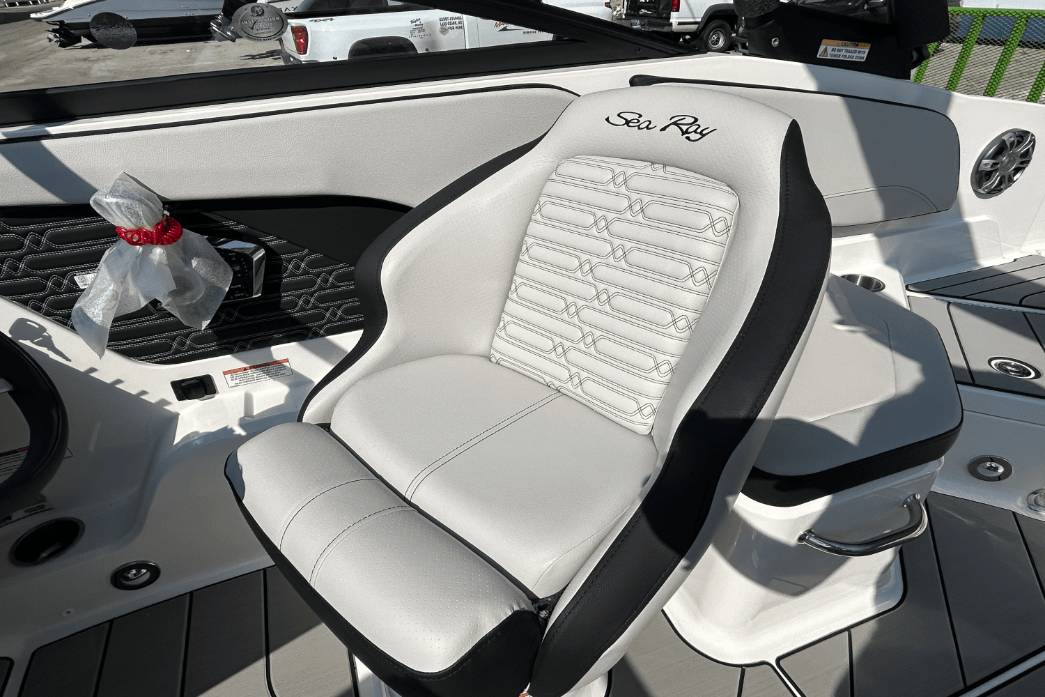 2025 Sea Ray SPX 210 Outboard Image Thumbnail #10